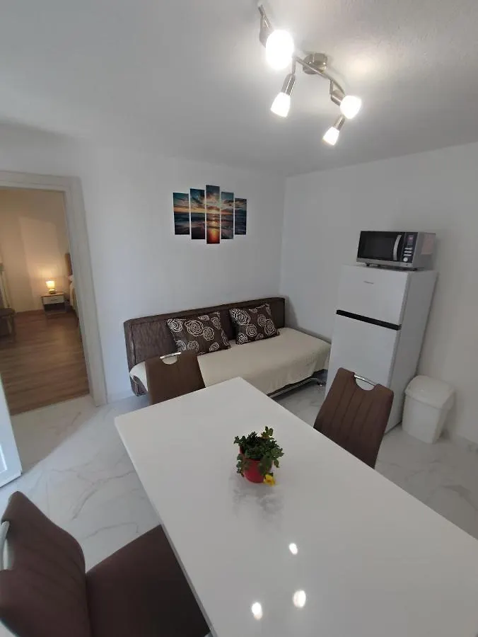 Apartment Filip Trogir 0*,